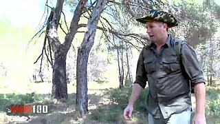 परफेक्ट स्पैनिश पॉर्नस्टार सुसी गाला को वुड्स में हार्ड फक किया