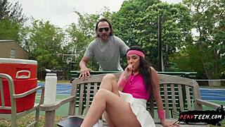 टेनिस गेम के दौरान स्नीकी सेक्स, पर्वटीन 18+ में जुड़ना चाहते हो?