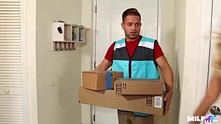 Watch Milf Ellie Tay in hardcore sex, she's amazing.