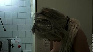 Chloe Tahan Ikatan Enema Ganas Bahagian 3