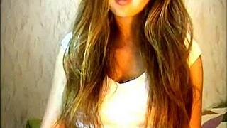 chatting with a young brunette on webcam 😊