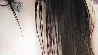 ברונטית מגרה כוס רטוב בוידאו קול לחבר