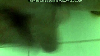 pajeandome con mi consolador en la ducha 😜