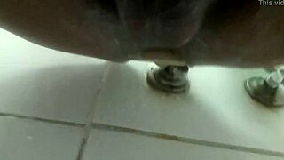 pajeandome con mi consolador en la ducha 😜