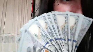 Hej, bezcenný otroku, teď jsi můj peněžní prase