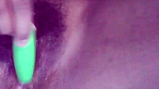 Metiendome cosas en la vagina with intense webcam pleasure