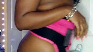 Naejae SHOWS OFF her BIG ASS in solo ebony display