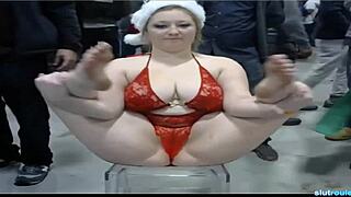 Chubby Blonde Piggy With Big Booty Pawg Shows Off Feet And Ass On Webcam