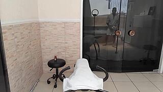 Massagista Scores Big By Eating The Tastiest Black Pussy And Cumming Hard!