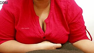 Westbengal sexy bhabhi flashes big boobs!