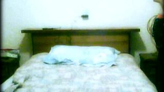 Mexican amateur experiences first orgasm in hotel!