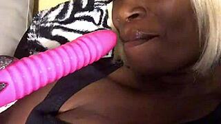 Bb w speedy uses dildo toys for smothering fun