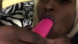 Bb w speedy uses dildo toys for smothering fun