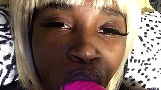 Bb w speedy uses dildo toys for smothering fun