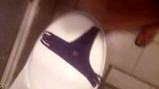 Lice pastorke prekriveno lepljivom spermom