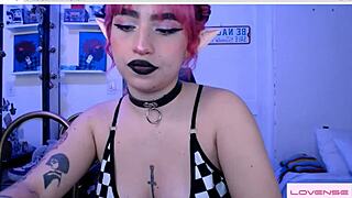 Bored Elf Craves Playful Webcam Fun