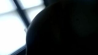 멜이 내 검은 자지 빨아대