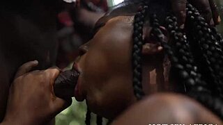 je narrive pas a la penetrer avec ma grosse bite, mais je vais la l�cher avec lingerie et gros cul