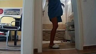 Almost naked for the delivery boy 😏