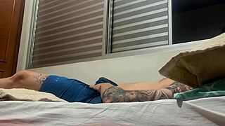 Amateur tattooed guy masturbates solo