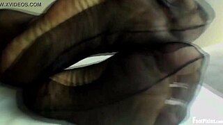 footpixies shorts reveal kinky toes