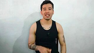 jovencito le da sexo oral a la polla enorme gruesa del tio de su mejor amiga se come su leche relato sexual