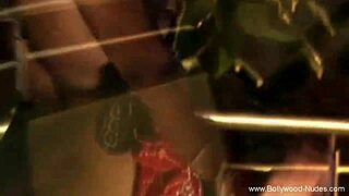 Pretty indian girl dances nude teasingly