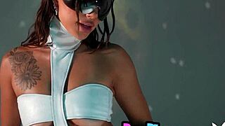 sisi rose, that latina milf model, poses in hot lingerie showing her big ass! 😍