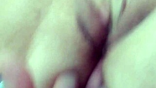 Dedilhando o cuzinho com anal vibes 😏