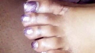 Sens mes orteils caresser ta bite