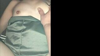 Japanese amateur outdoor smartphone shooting