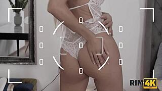 Rim4k model offers rimjob to please the photographer