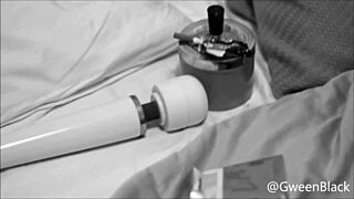 Latina babe smokes greedily on dollar 😈