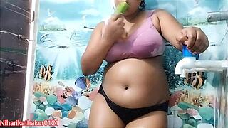 indian desi girl anjali arora showing off her curves 😍