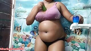 indian desi girl anjali arora showing off her curves 😍