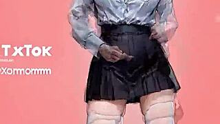 føler meg så hypet over denne ai kunst tiktok dansekompilasjonen med frieren, toga og eva i 3d anime