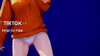 føler meg så hypet over denne ai kunst tiktok dansekompilasjonen med frieren, toga og eva i 3d anime