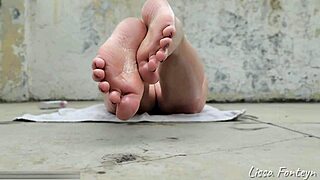 Steamy foot worship with oiled up feet