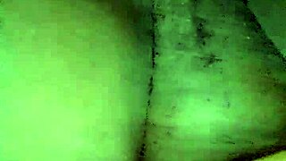 Pappa, min våte fitte lengter etter din berøring.