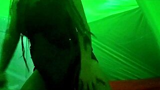 Man, my sexy madrastra waitin’ in bed to mess around, touchin’ herself!