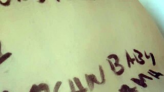 Yo, katso kuinka leikin tisseilläni suihkussa