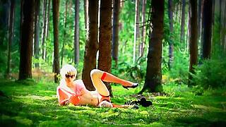 Τραβεστί Νεαρή 18+ Τρελαίνεται Με Παιχνίδια Στο Δάσος!