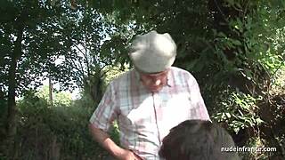 amateur french brunette milf ass fucked outdoor in threeway with papy