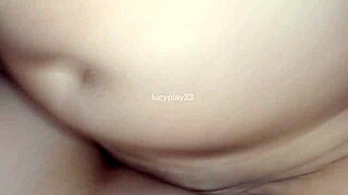 Me Monte Sobre Mi Amiga y Se Dejo Rosamos Clitoris Bien Rico?