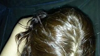 Vietnamska bejba draži z oralnimi spretnostmi in spermo v ustih