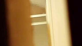 Watch the prostitute shave her hairy pussy