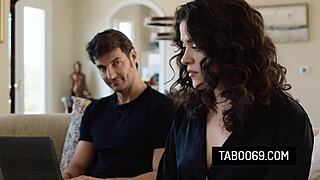 victoria voxxx lets nerd fuck her pussy for computer fix 😏