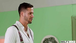 Audrey Hollander in her milfy debut, going all out