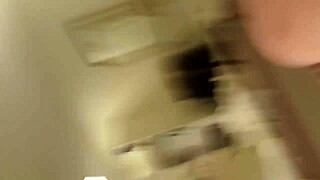 वह इसे अपने preferred style में enjoy करती है