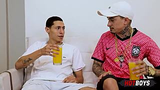 Maloqueiro Sucks Novinho's Big Cock Bareback